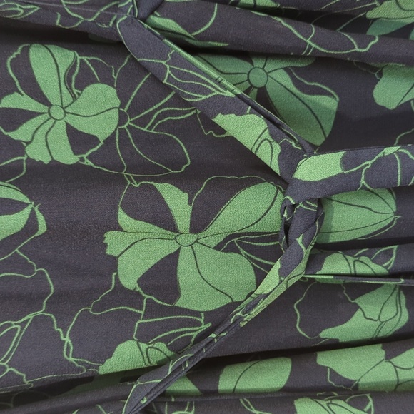 Anne Weyburn - Picture 3 of 4